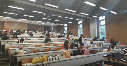 「我們看到的是:各大學願意提供非常好的考場服務,另一方面卻阻止學生入學就讀他們想讀的科系。」相關照片