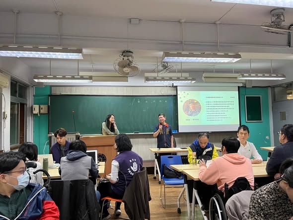 「你知道嗎?在台灣,每 100 人中有 60 人參與勞動市場,但每 100 位障礙者中,卻僅有 20 人擁有工作。」相關照片,第 3 張