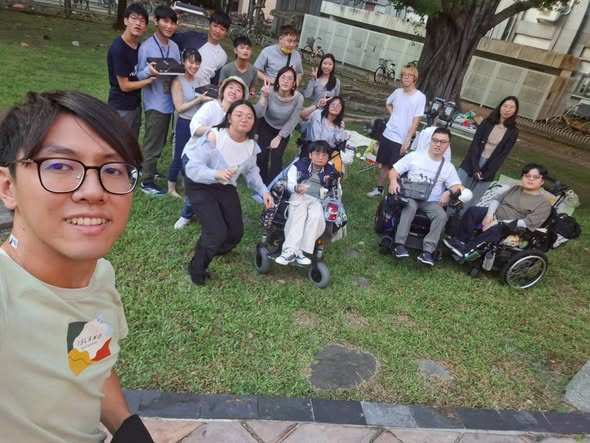 「一句一句堆砌成一聚」相關照片，第 2 張