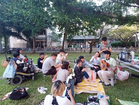 「一句一句堆砌成一聚」相關照片，第 4 張
